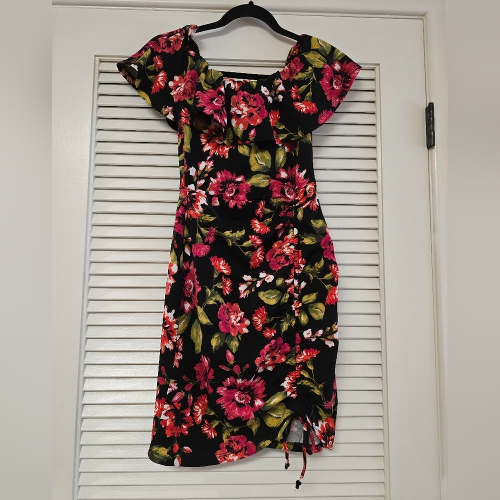 Almost Famous - Floral Off-Shoulder Sleeveless Dress With Leg Hem Tie Detail